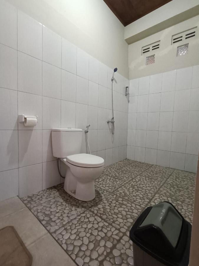 Made Oka Budget Room Мундук Экстерьер фото